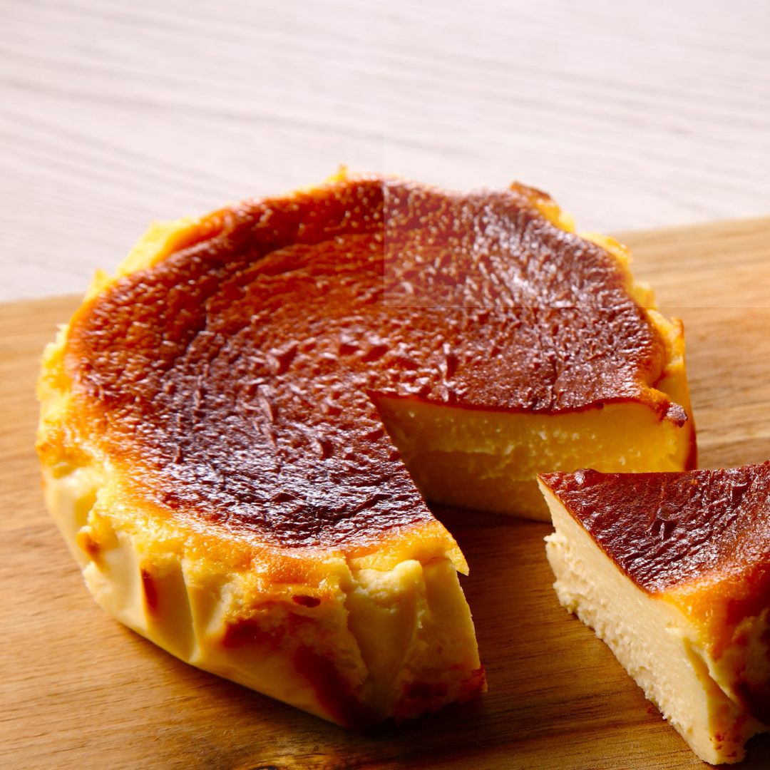 隠れ家シェフの手作り”とろけるなめらか”　濃厚バスク風チーズケーキ